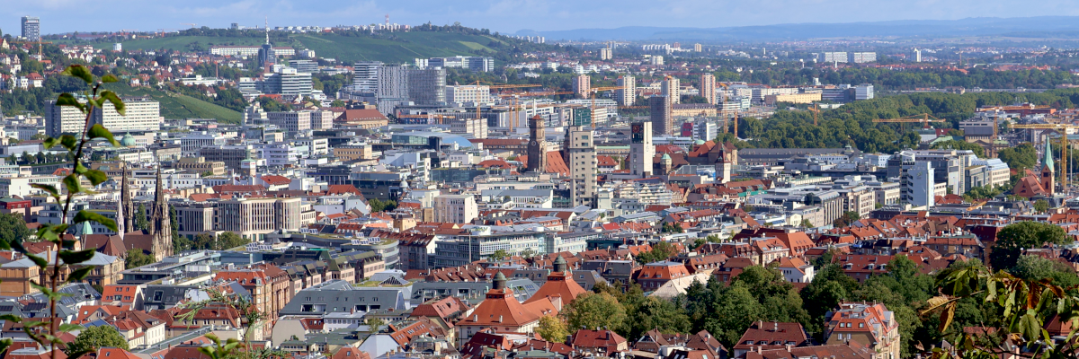 Blick auf den Kessel und die City von Stuttgart